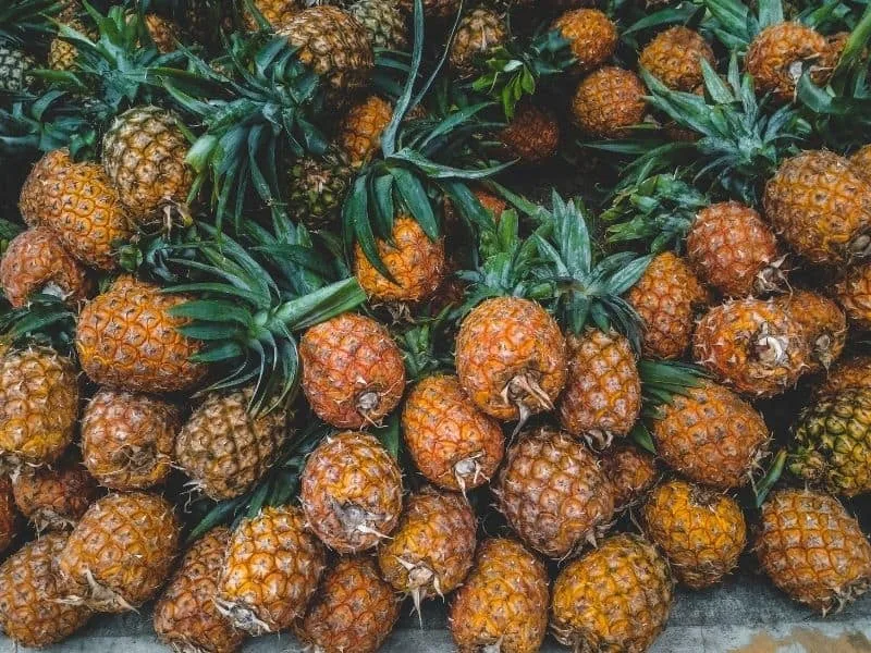 বাজারে আনারস
