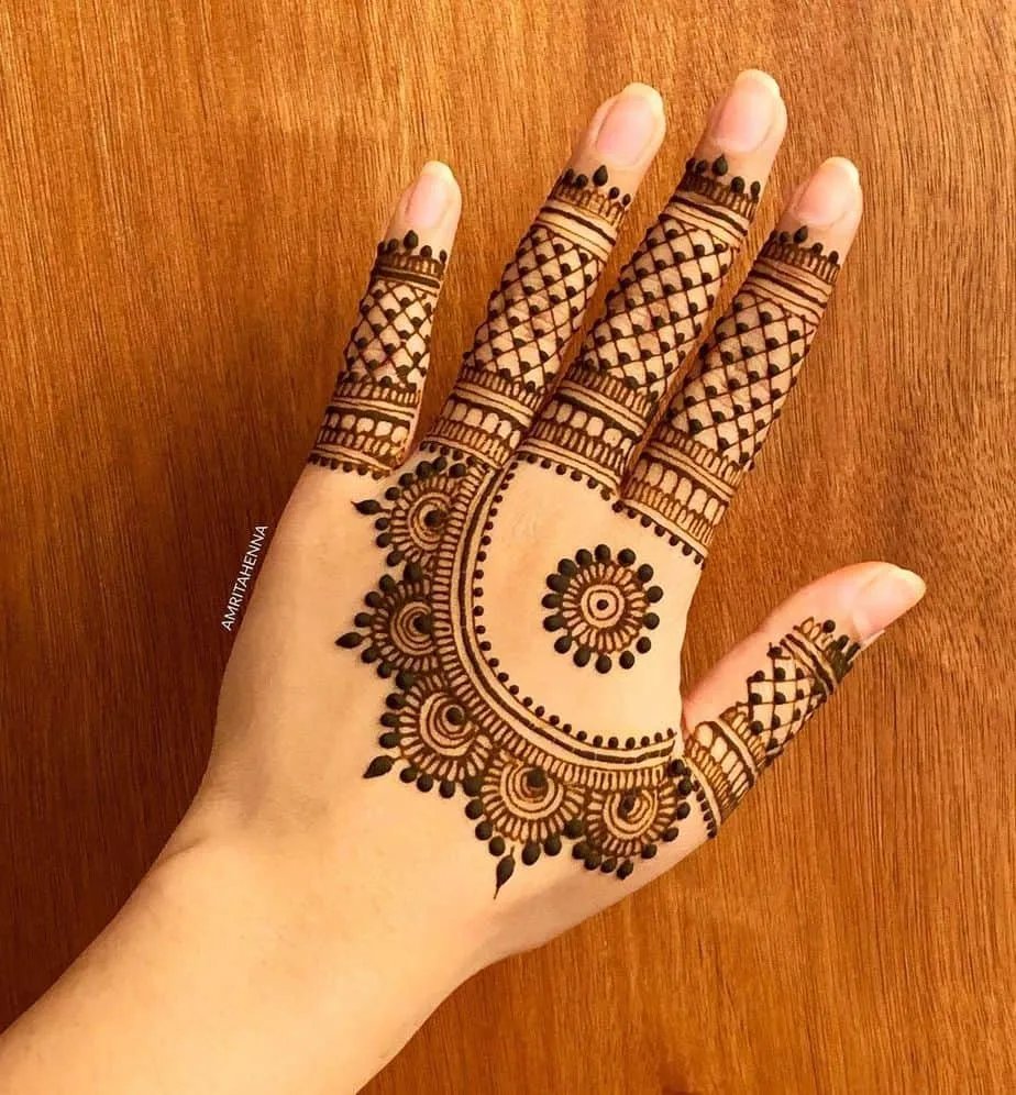 আঙ্গুলের মেহেদি ডিজাইন