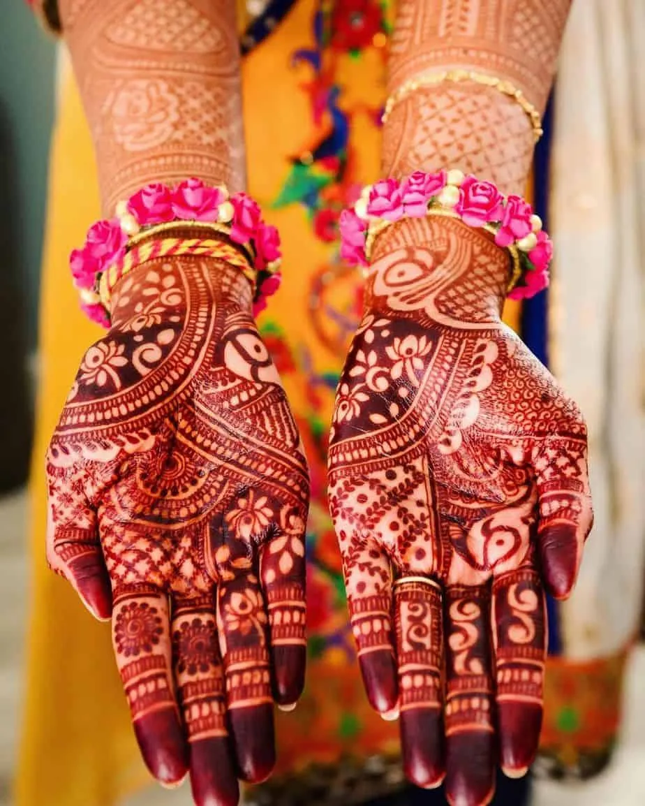 হলুদের সময় মেহেদি ডিজাইন